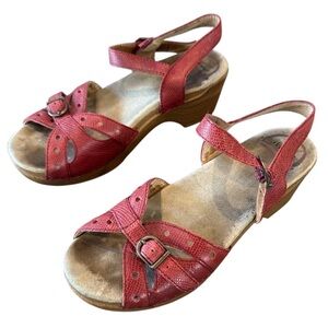 Dansko Sissy Gecko Burnished Red Platform Wedge Buckle Detail Sandal Size 37